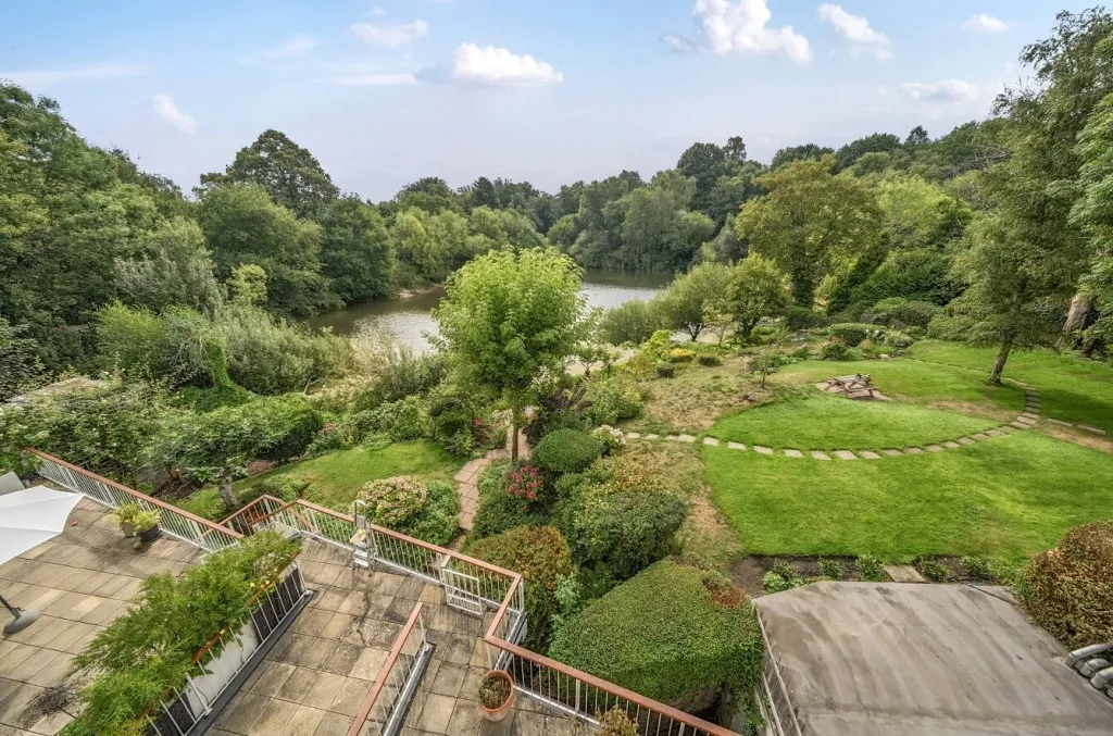 3 bed flat for sale, Vale of Health, Hampstead, NW3