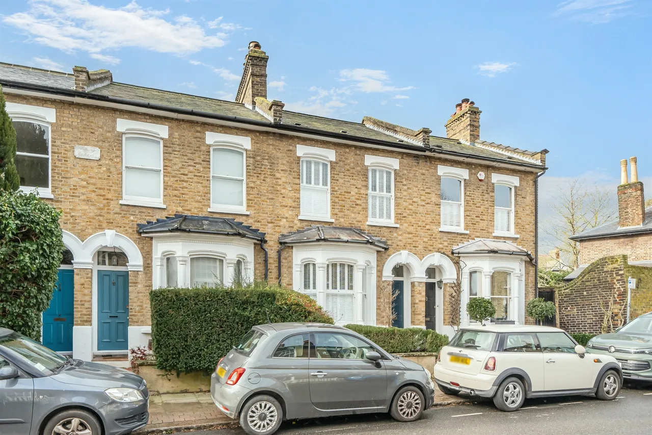2 bed house for sale — Gentlemans Row, Enfield