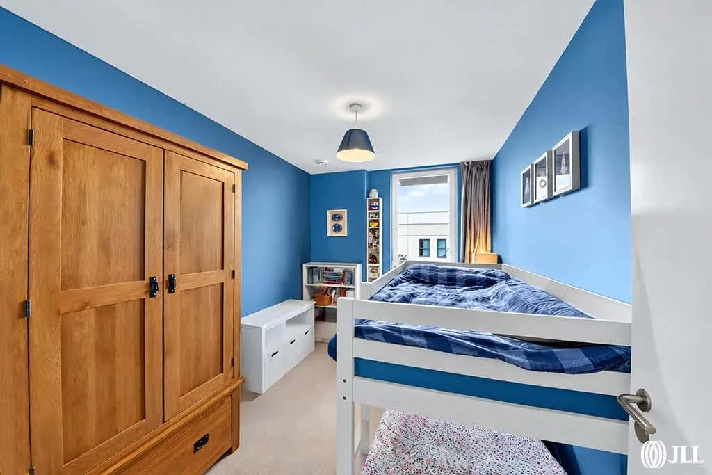 Logan Close, London, E20, photo 6