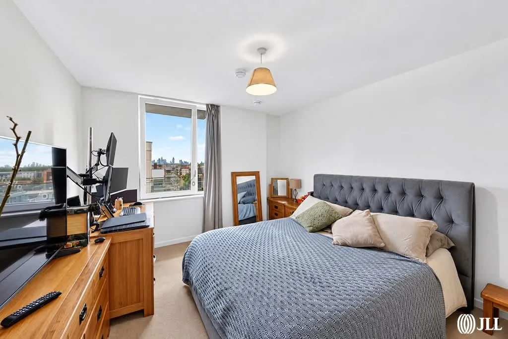 Logan Close, London, E20, photo 5