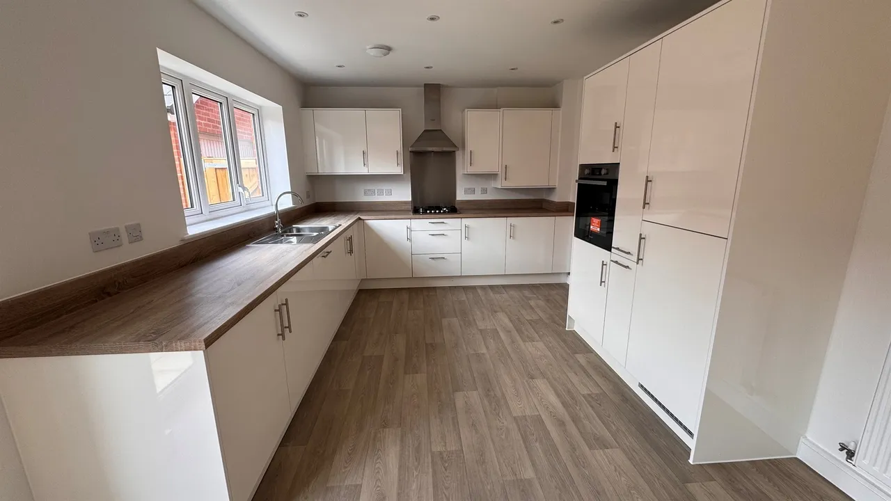 Buckenham Road, Attleborough, photo 11