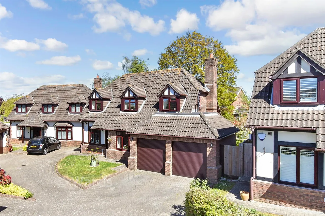 4 bed house for sale, Turners Court, West Kingsdown, TN15