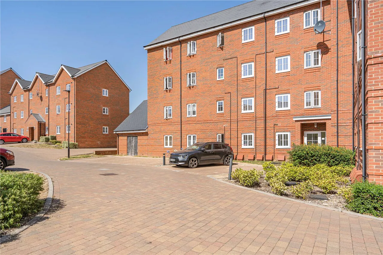 Masterson Close, Wellesley, GU11, photo 10
