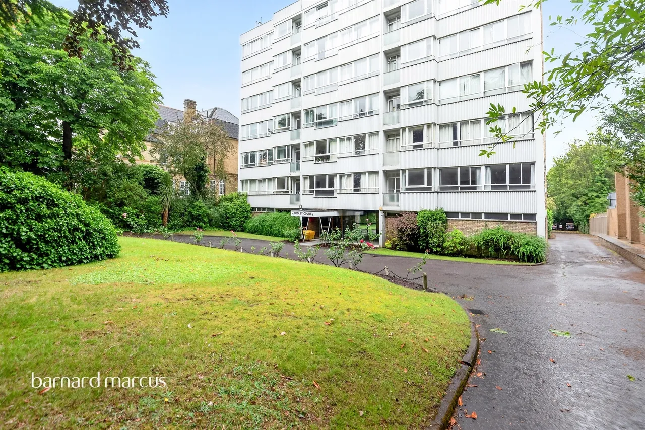 3 bed flat for sale — Putney Hill, London