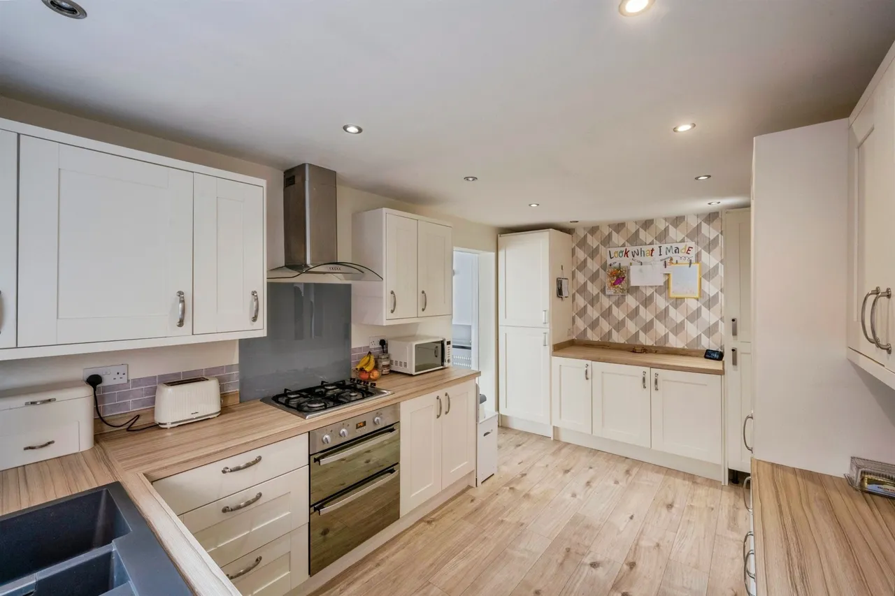 Uttoxeter Avenue, Mexborough, photo 9