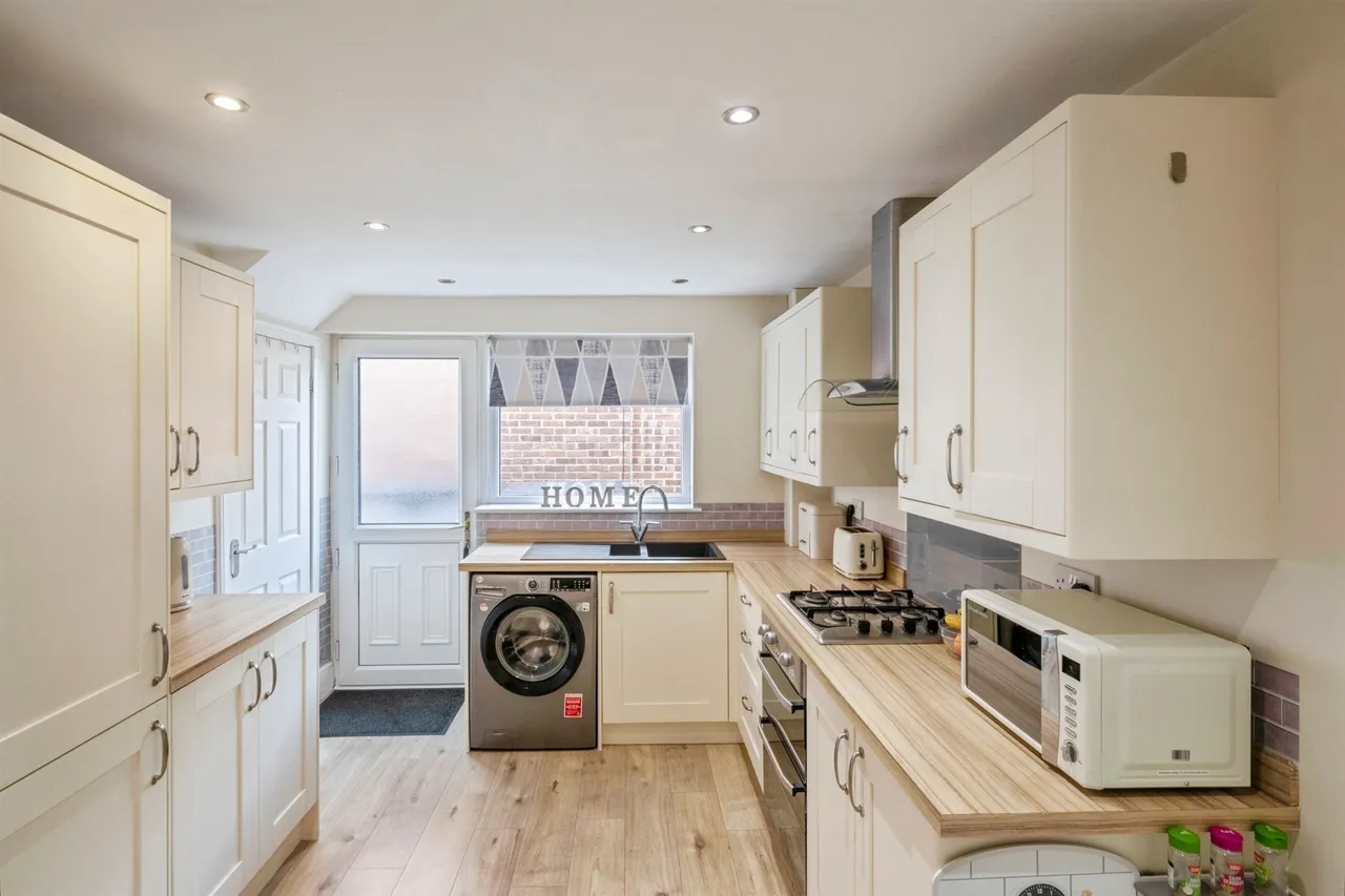 Uttoxeter Avenue, Mexborough, photo 8