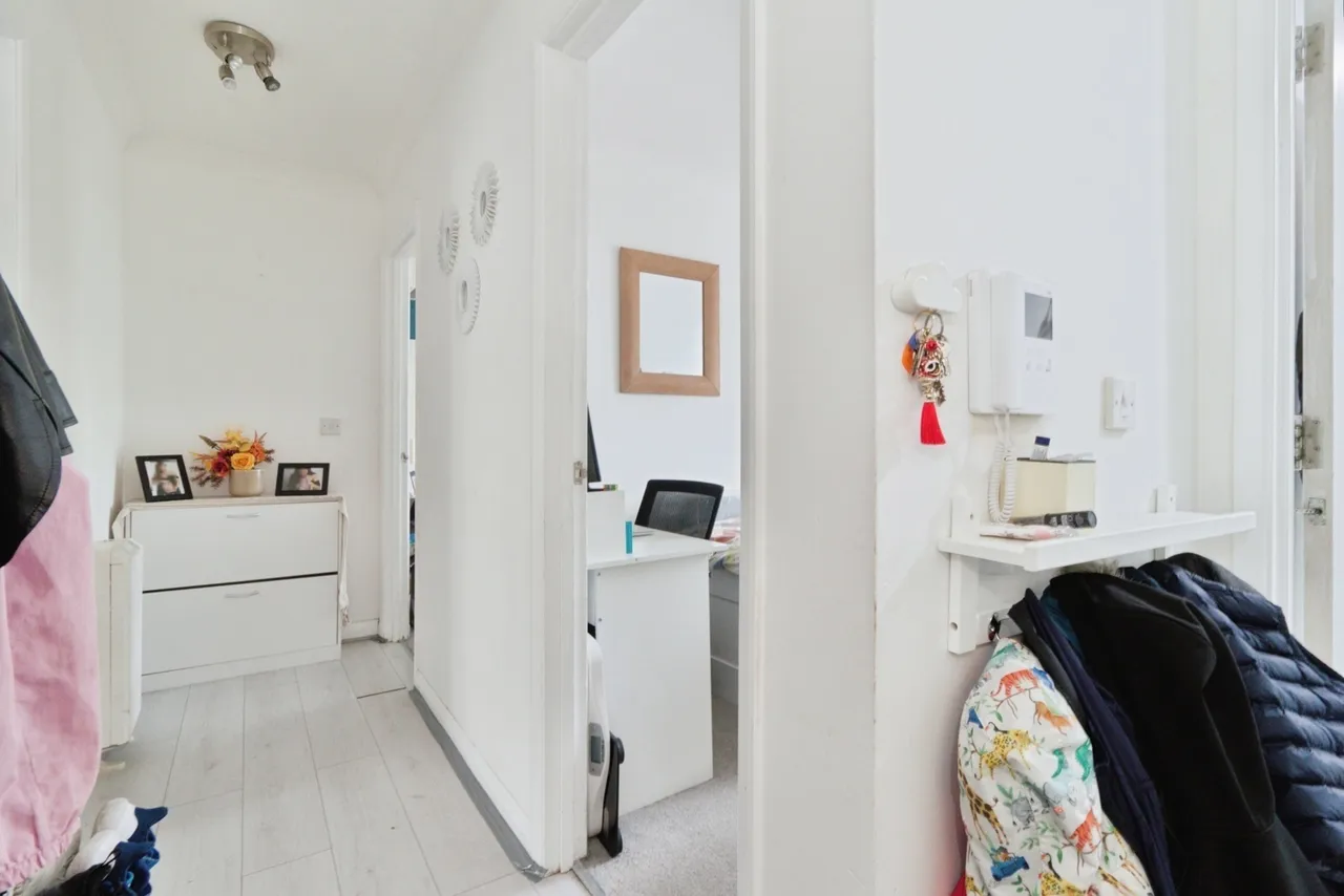 Thames Reach, London, SE28, photo 16