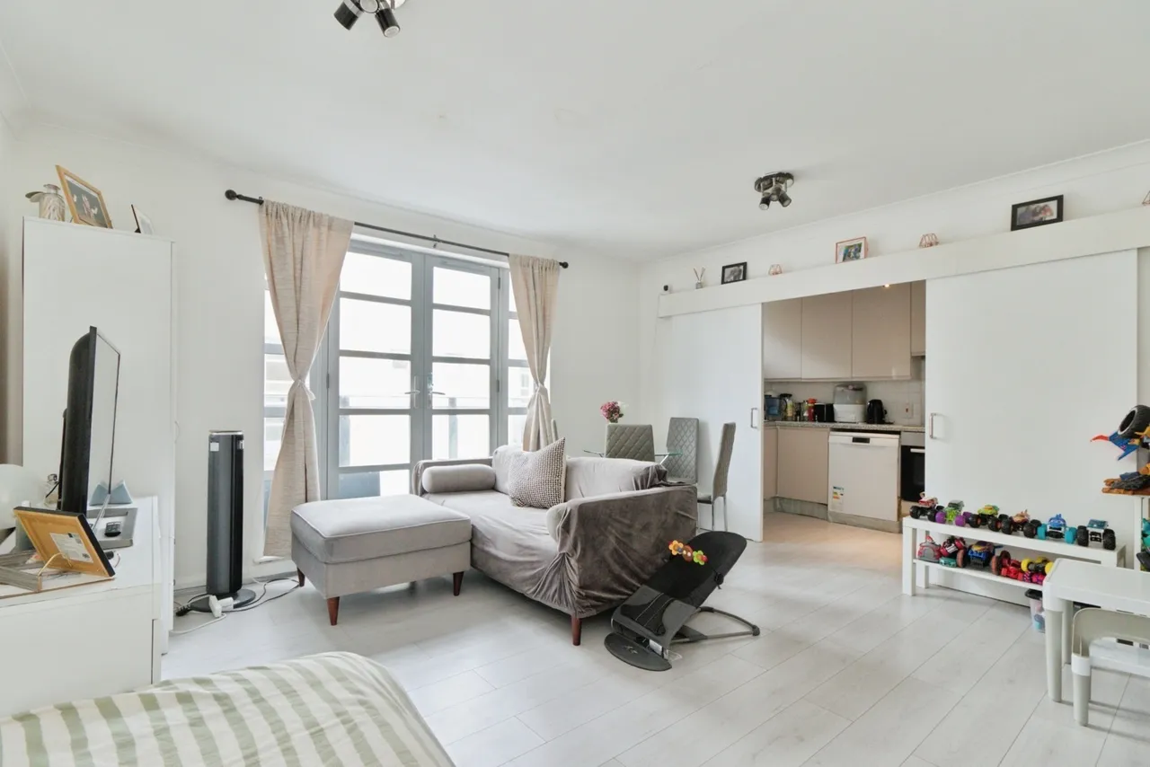 Thames Reach, London, SE28, photo 2