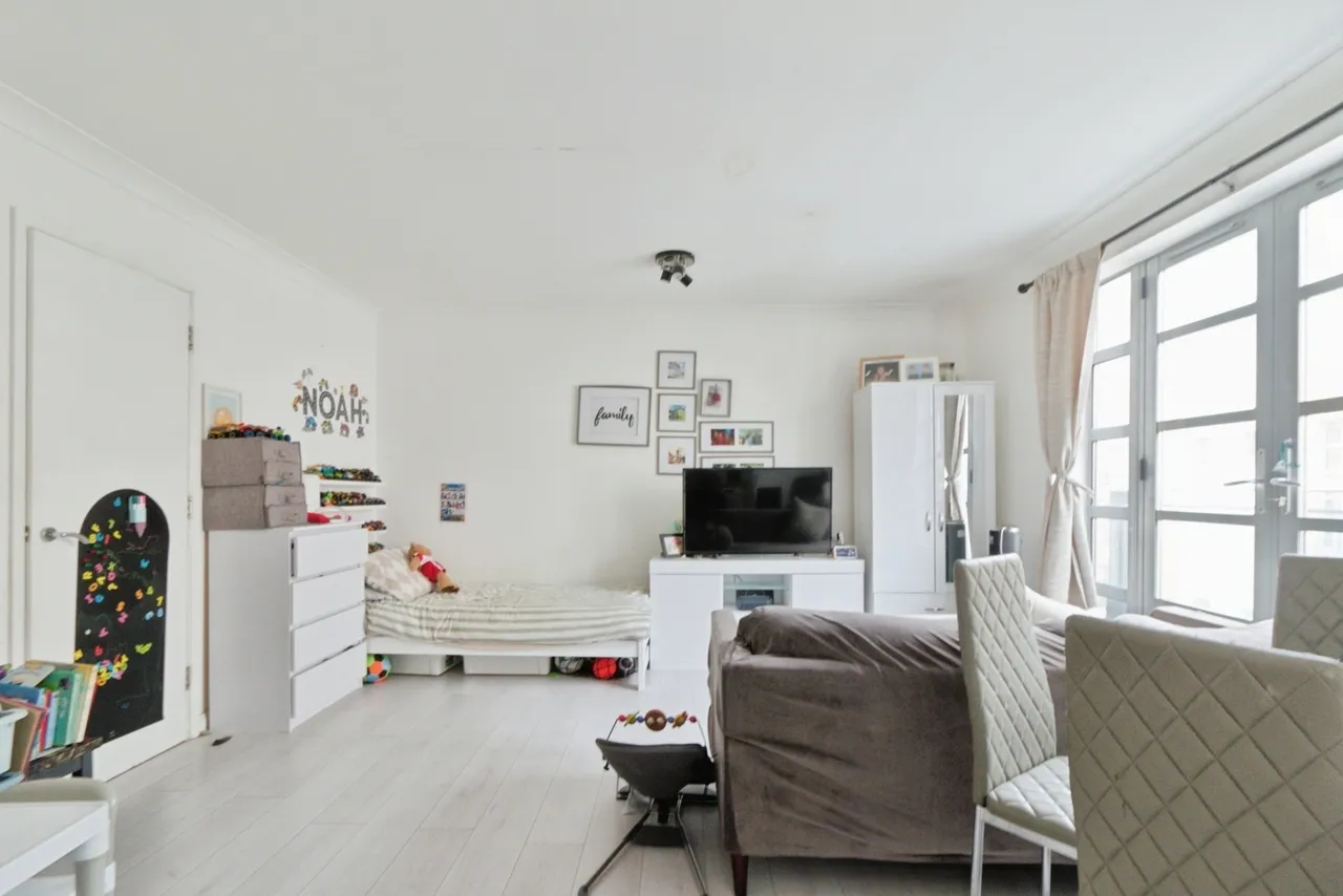 Thames Reach, London, SE28, photo 5