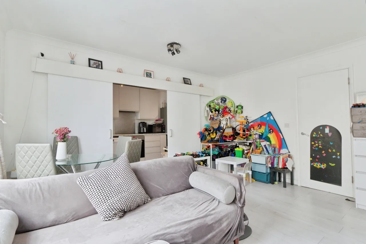 Thames Reach, London, SE28, photo 6