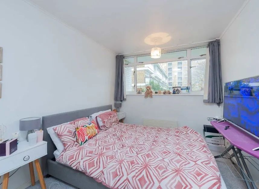 Churchill Gardens, Pimlico, SW1V, photo 3