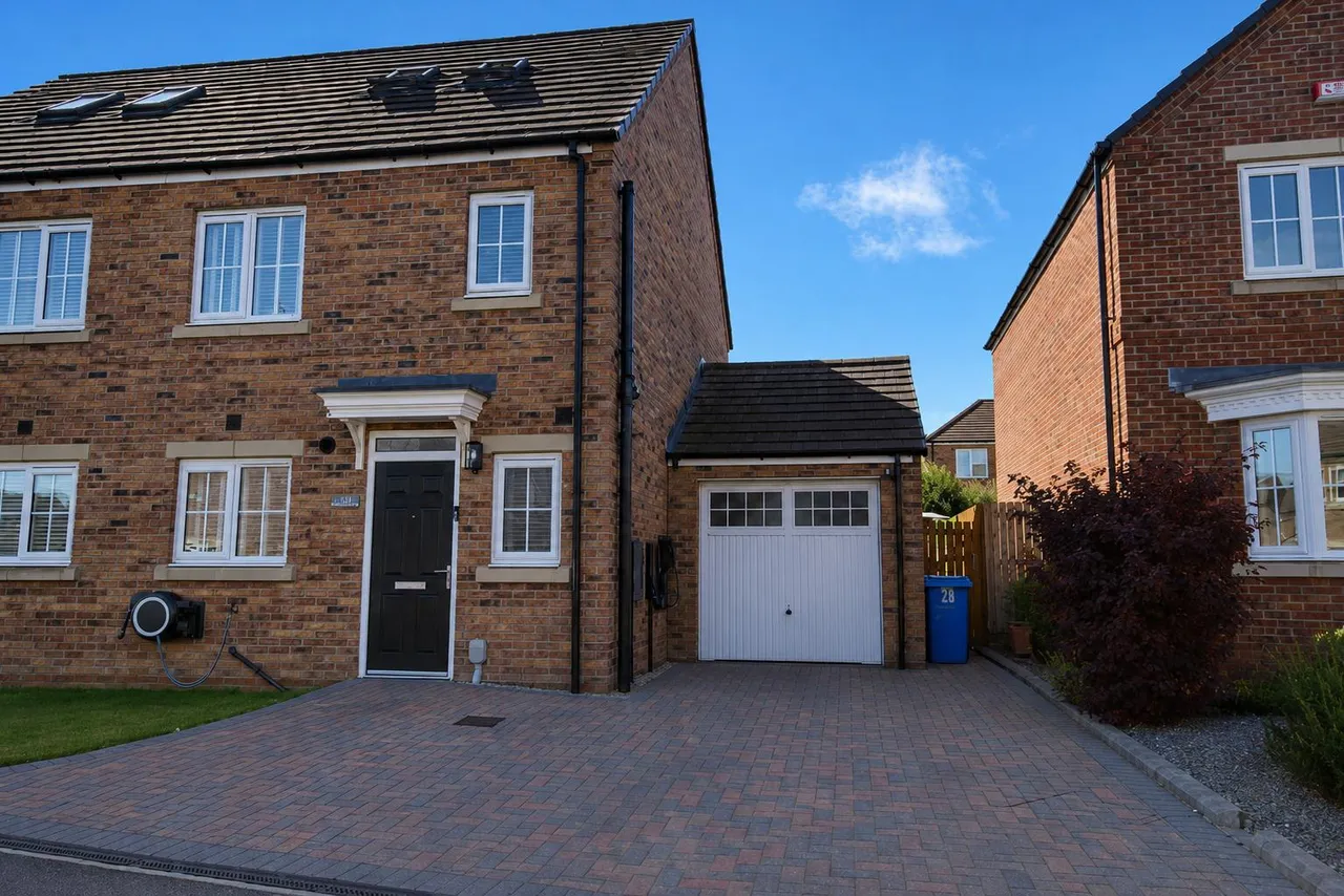 3 bed property for sale — Mulberry Avenue, Beverley