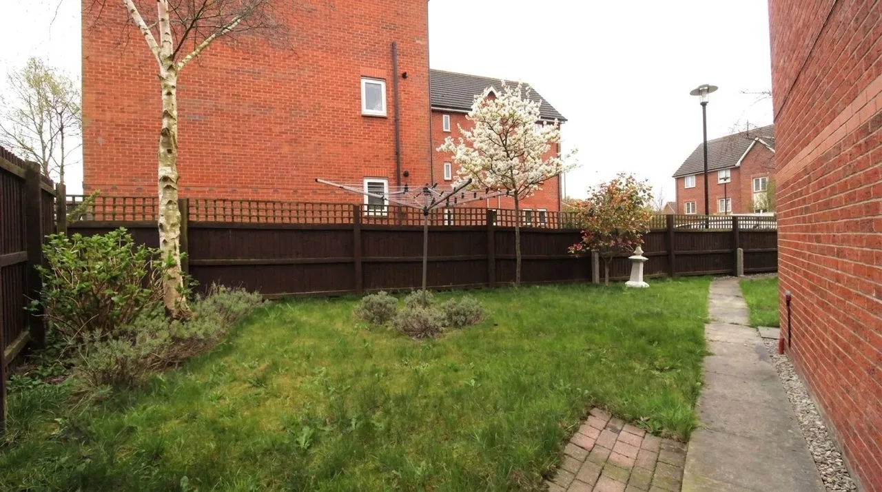 Rosefinch Road, West Timperley, WA14, photo 17