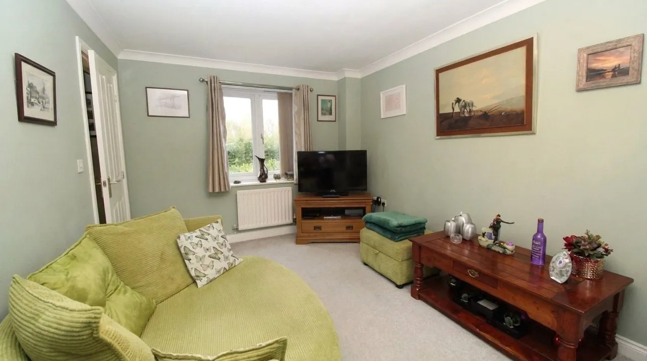 Rosefinch Road, West Timperley, WA14, photo 6