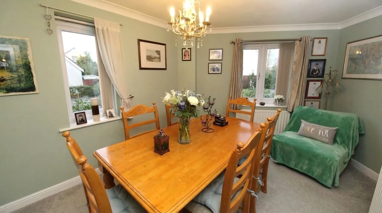 Rosefinch Road, West Timperley, WA14, photo 7