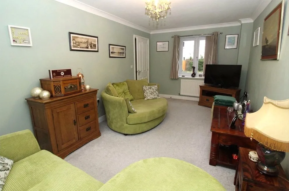 Rosefinch Road, West Timperley, WA14, photo 22