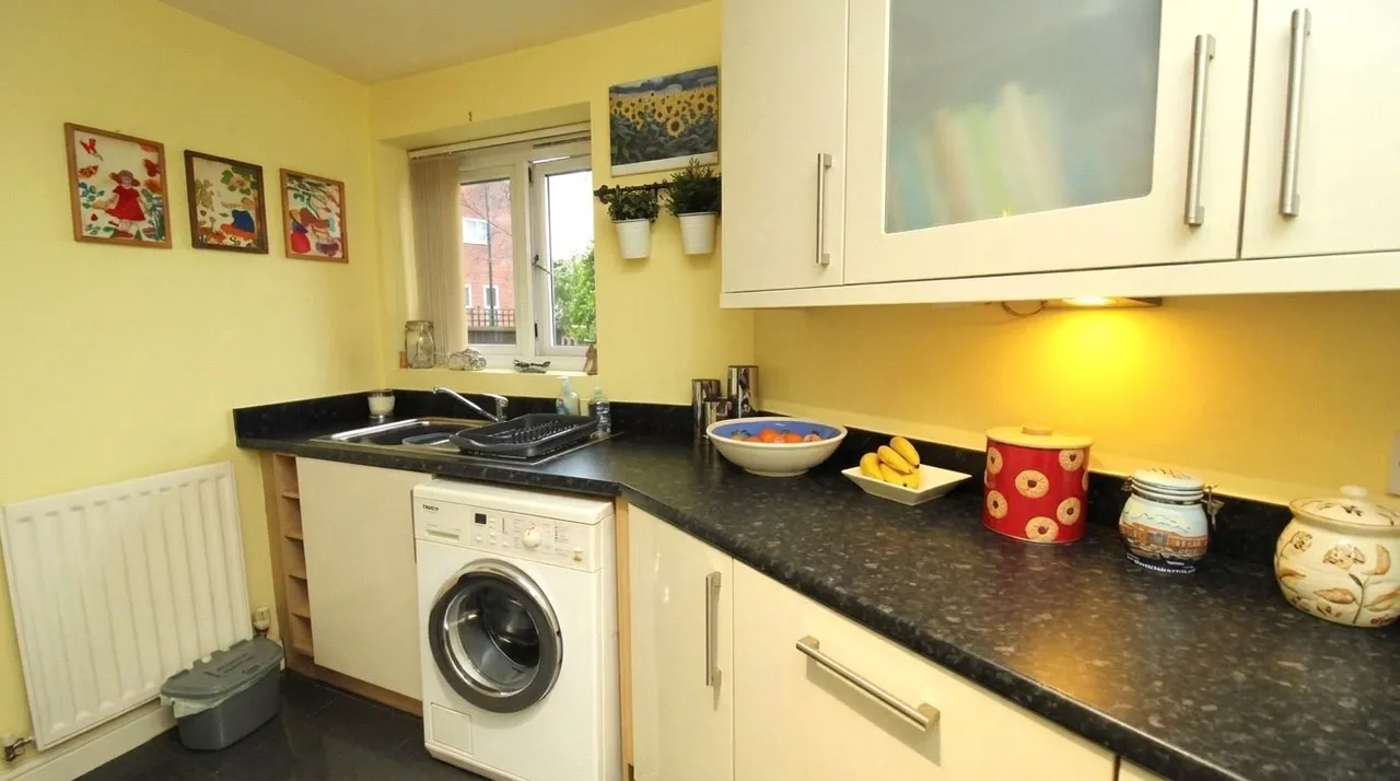 Rosefinch Road, West Timperley, WA14, photo 20