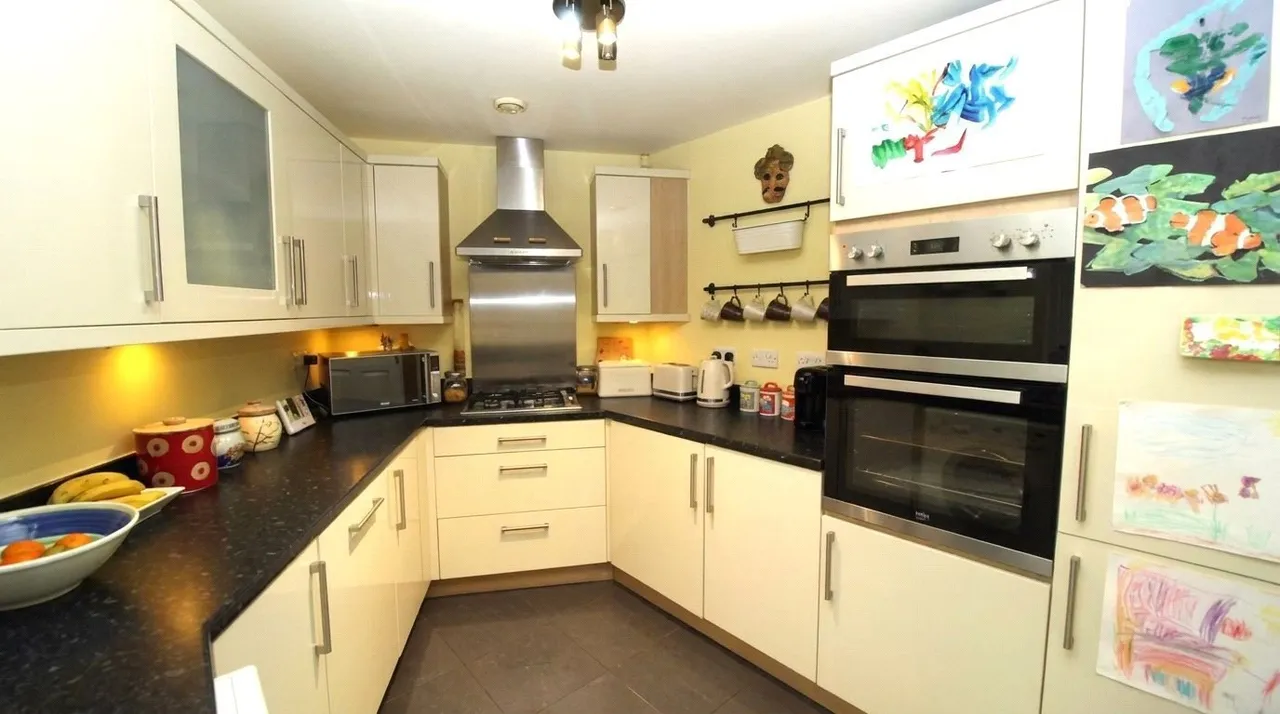 Rosefinch Road, West Timperley, WA14, photo 21
