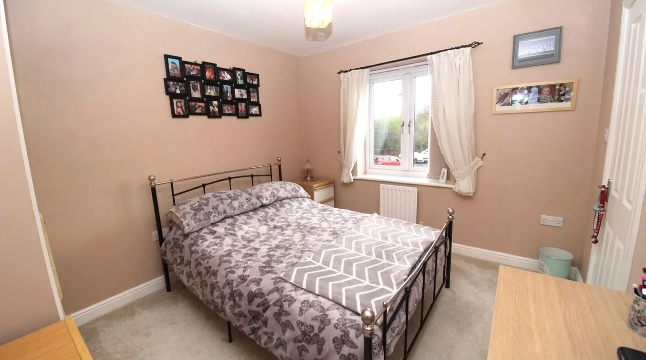 Rosefinch Road, West Timperley, WA14, photo 9