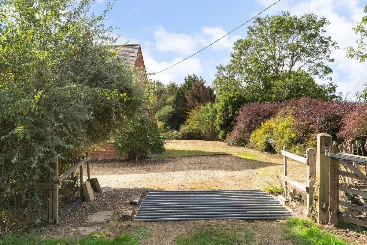 Brackley Road, Greatworth, OX17, photo 9