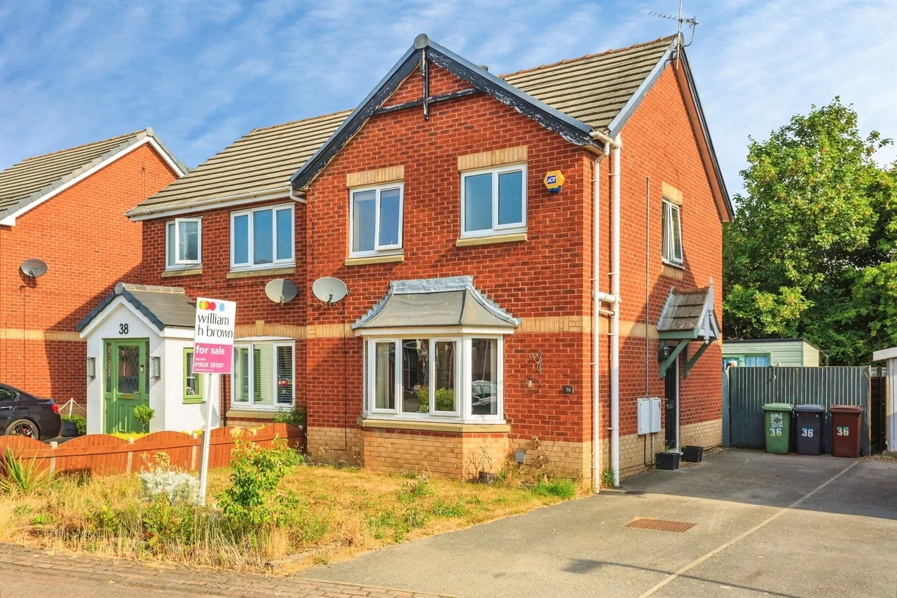 3 bed house for sale — Broadland Way, Lofthouse, WAKEFIELD