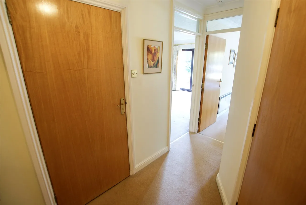 Hartford Court, Hartley Wintney, Hampshire, RG27 8PQ, photo 4