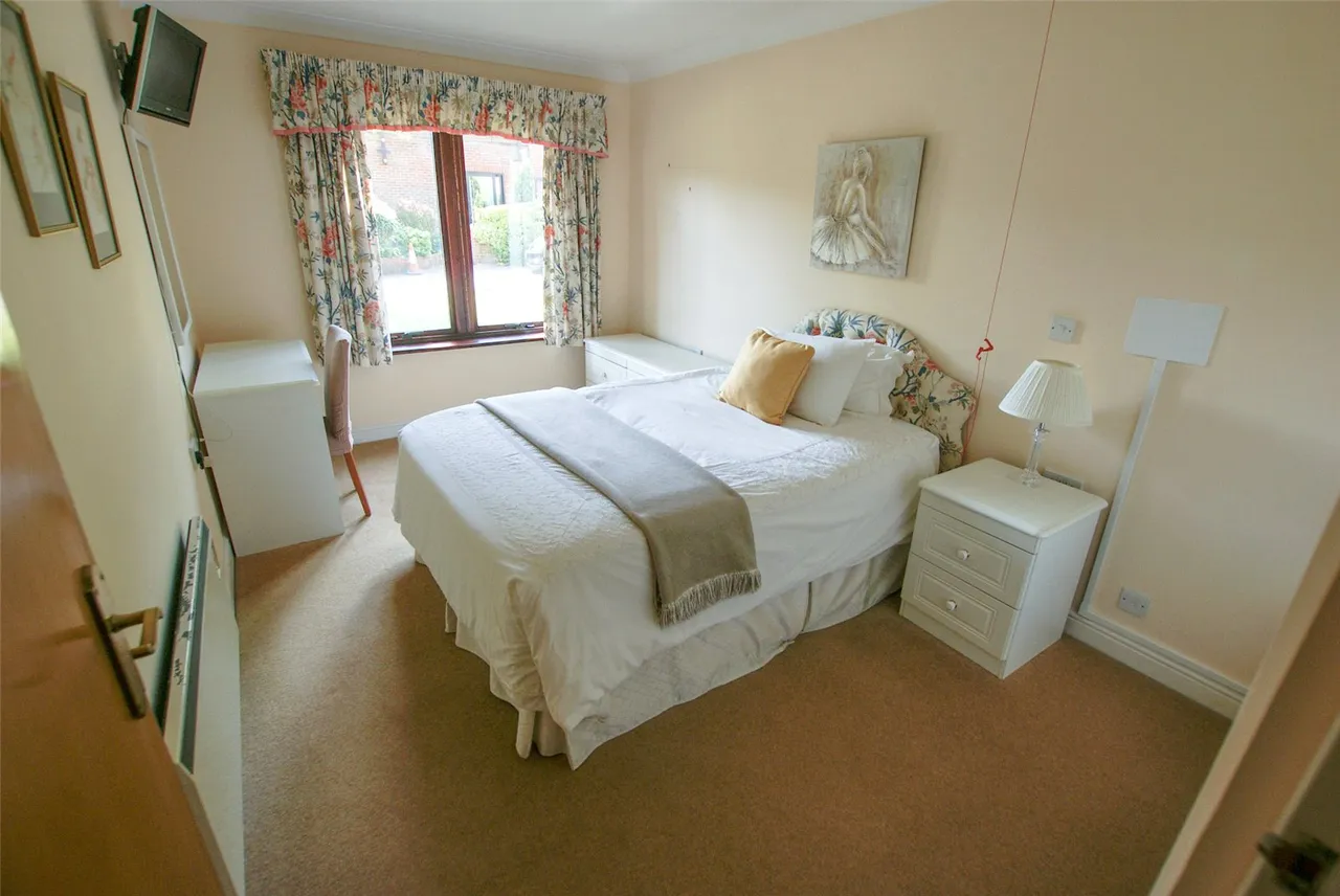 Hartford Court, Hartley Wintney, Hampshire, RG27 8PQ, photo 5