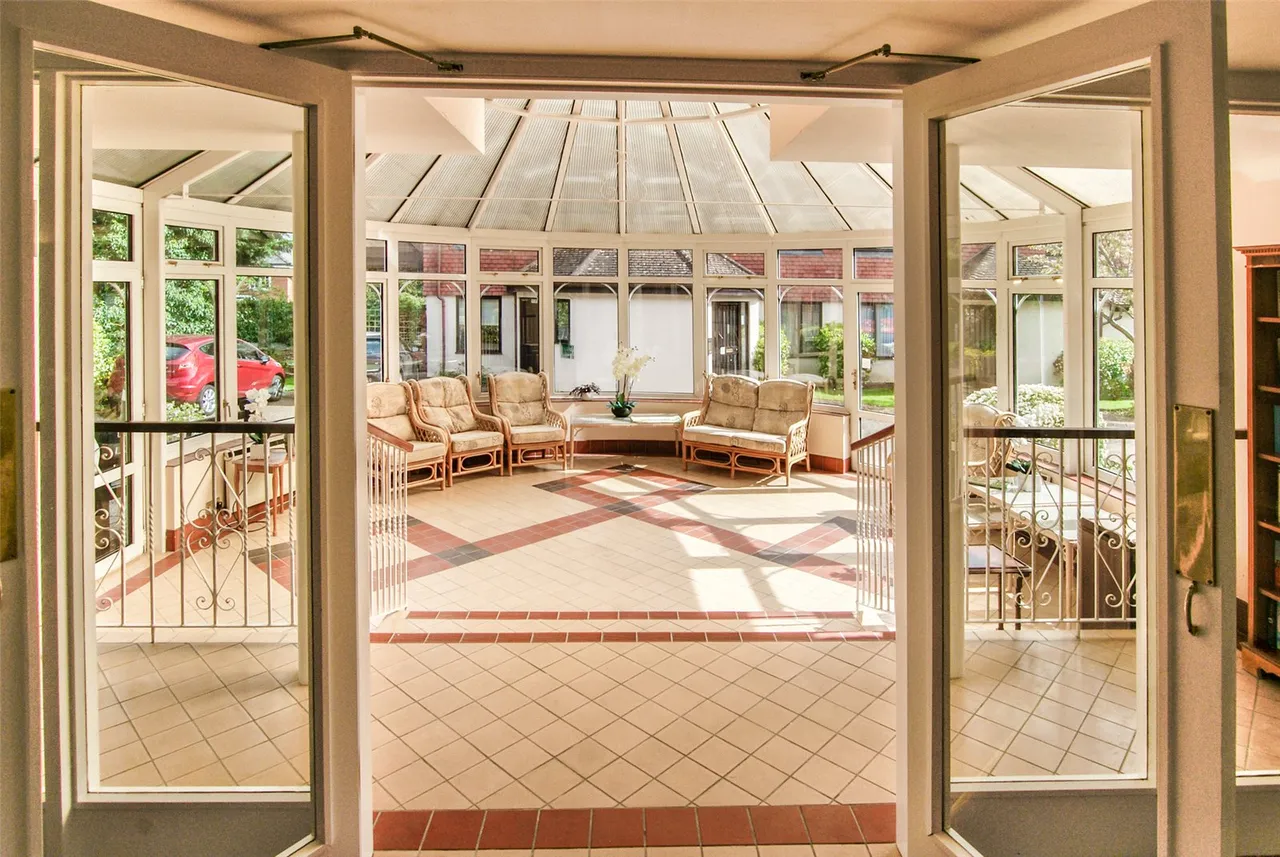 Hartford Court, Hartley Wintney, Hampshire, RG27 8PQ, photo 12