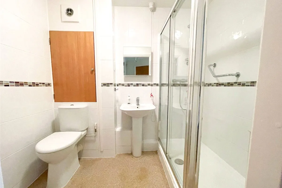 Hartford Court, Hartley Wintney, Hampshire, RG27 8PQ, photo 6