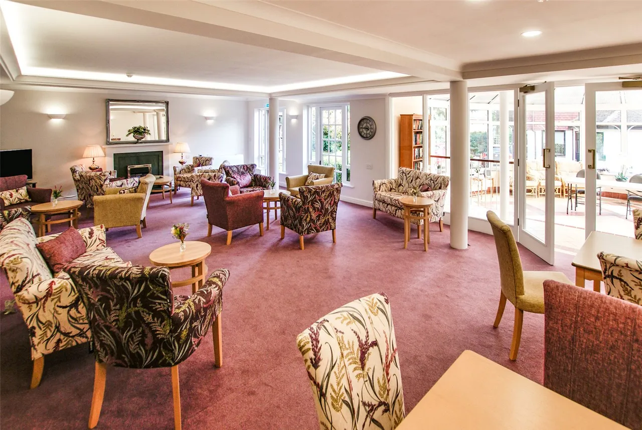Hartford Court, Hartley Wintney, Hampshire, RG27 8PQ, photo 9