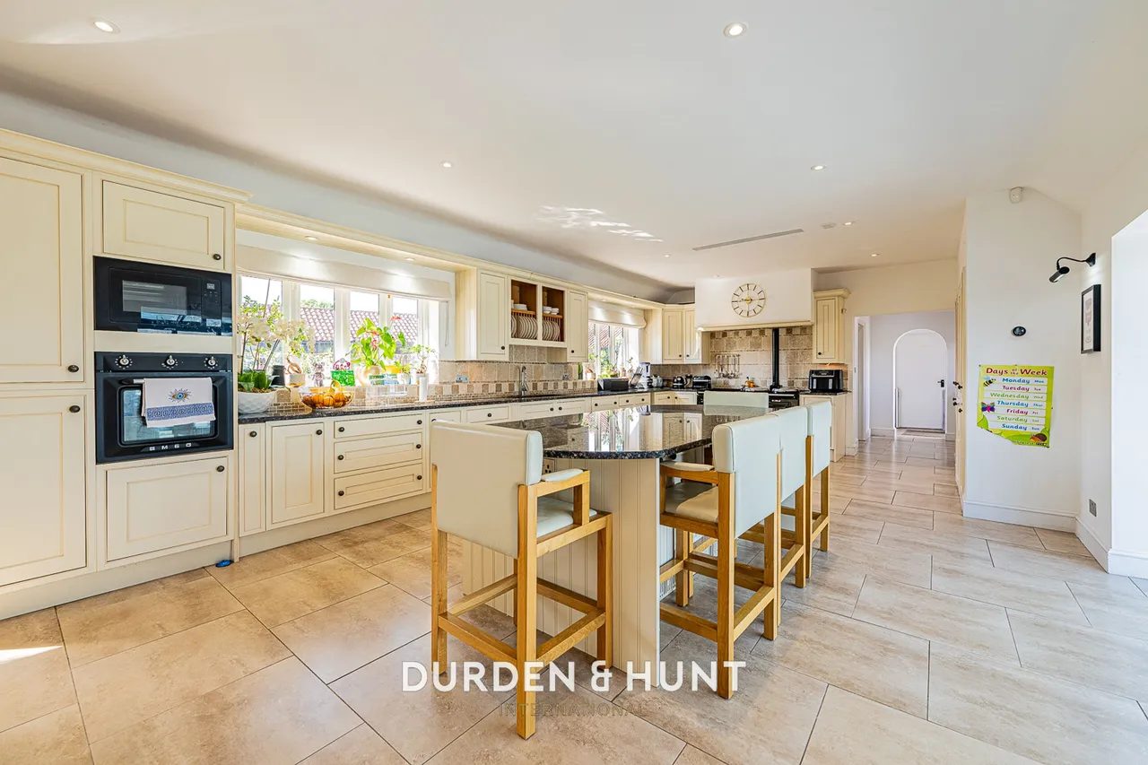 Millers Lane, Chigwell, IG7, photo 3