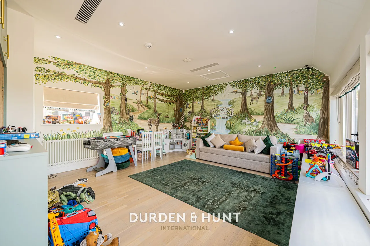 Millers Lane, Chigwell, IG7, photo 17