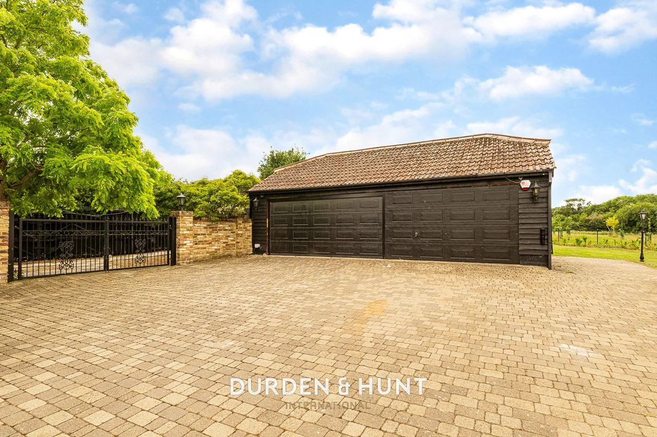 Millers Lane, Chigwell, IG7, photo 41