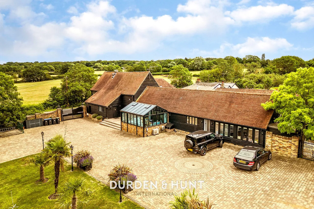5 bed house for sale, Millers Lane, Chigwell, IG7