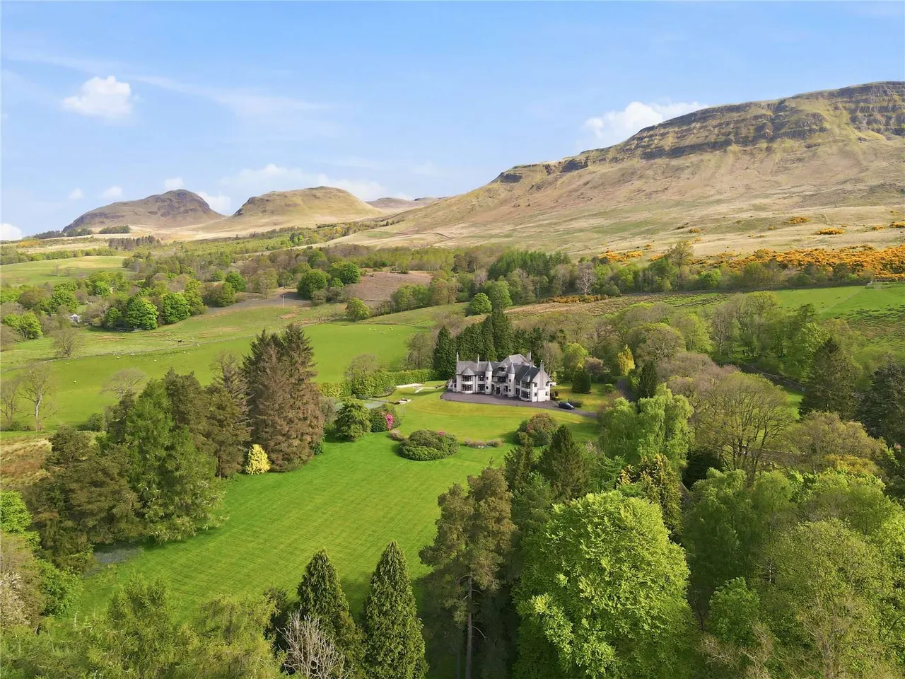 Levern Towers, Blanefield, Glasgow, Stirlingshire, G63 9AJ, photo 2