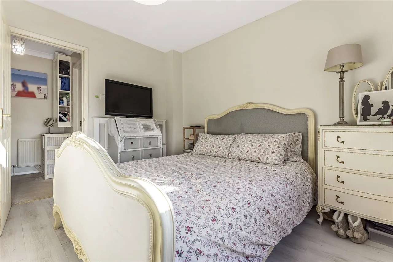 Hill House Drive, Hampton, London, TW12 2FD, photo 4