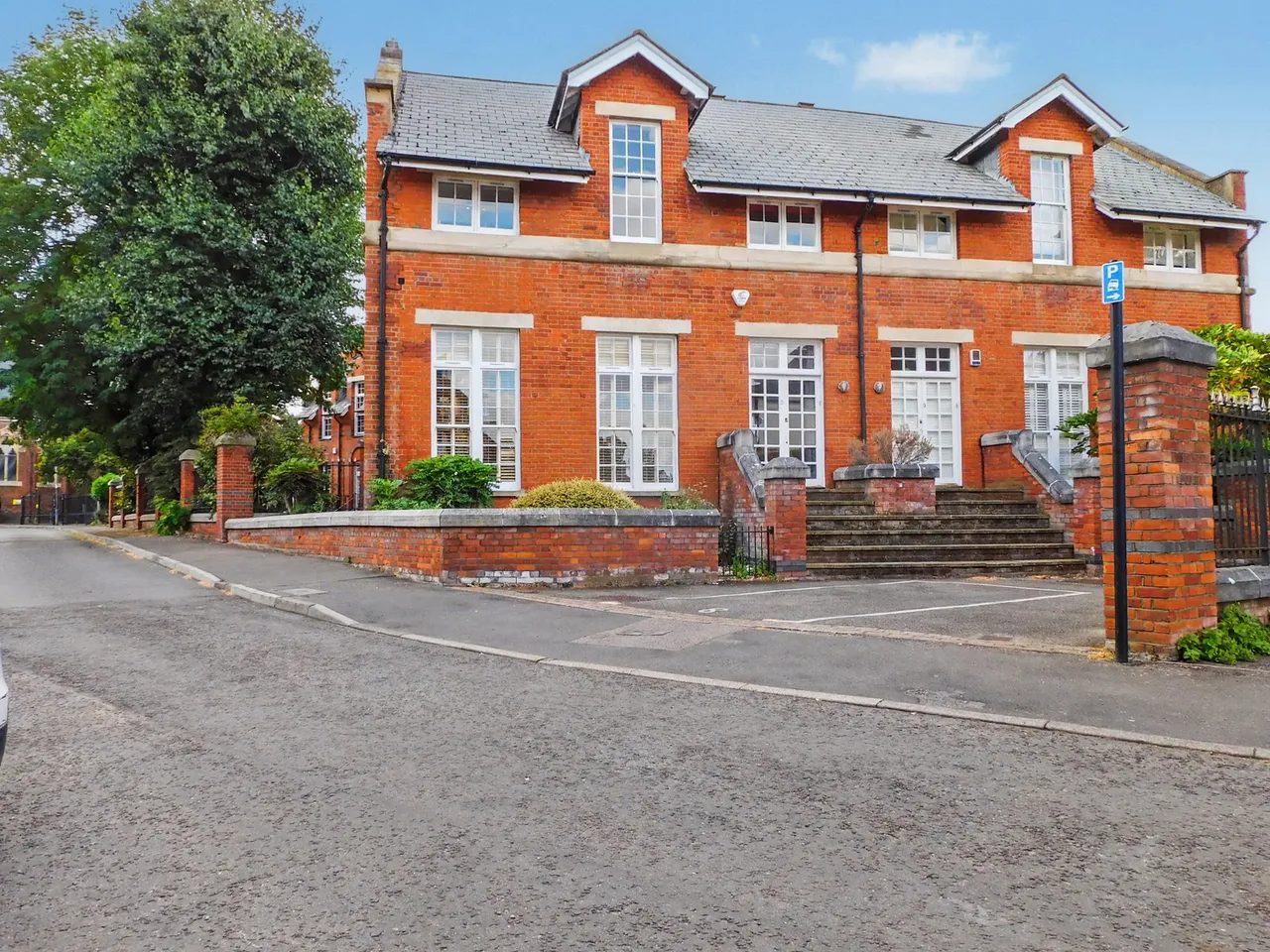 3 bed house for sale — Victory Road, Wanstead, E11