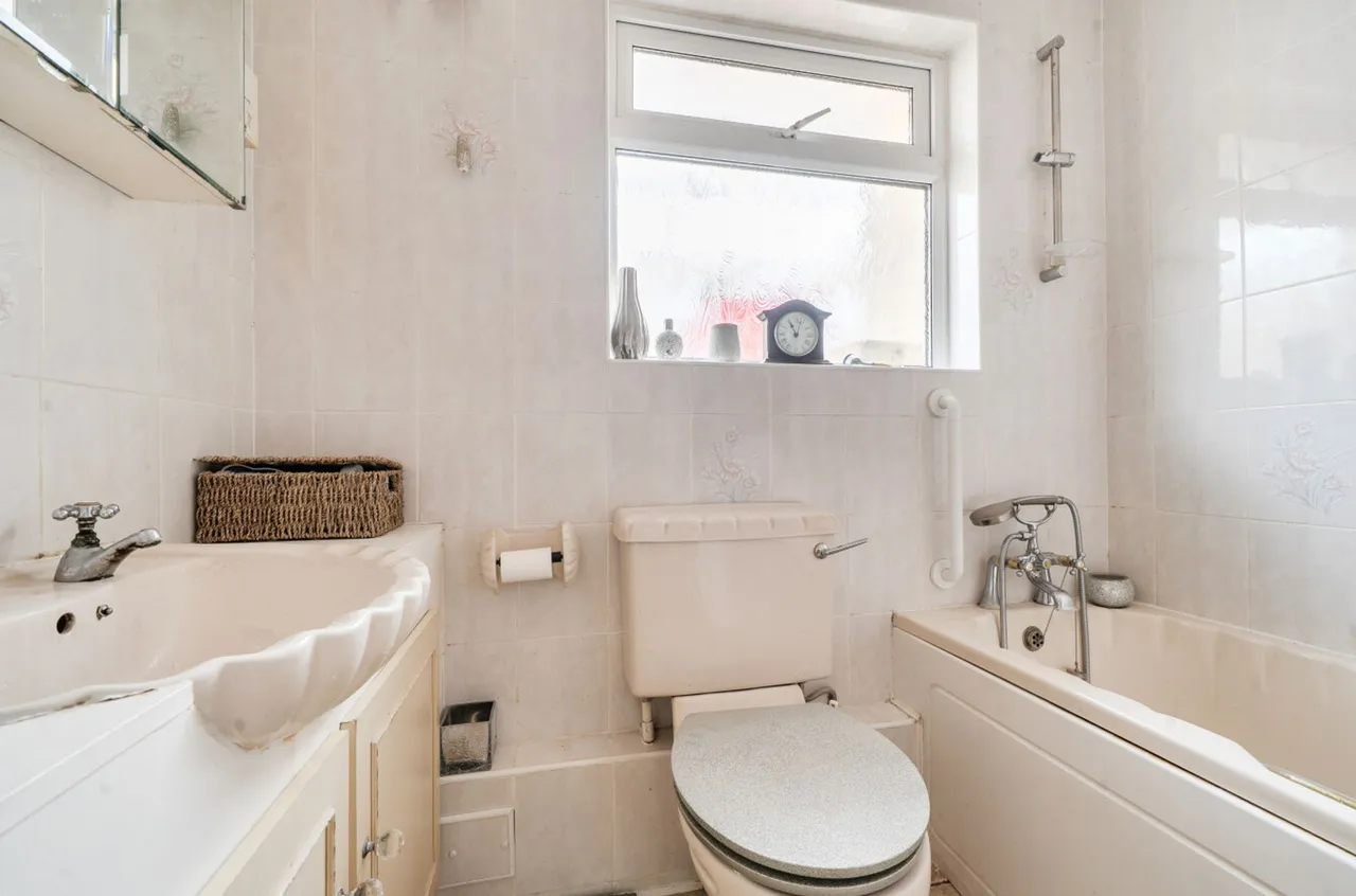 Longlands Road, East Wittering, PO20, photo 6