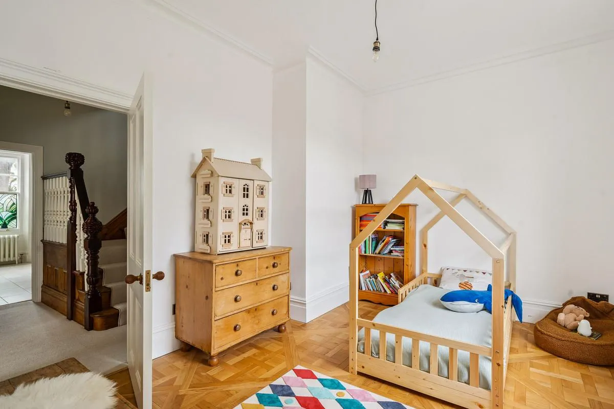 Bridge Road, East Molesey, KT8, photo 48