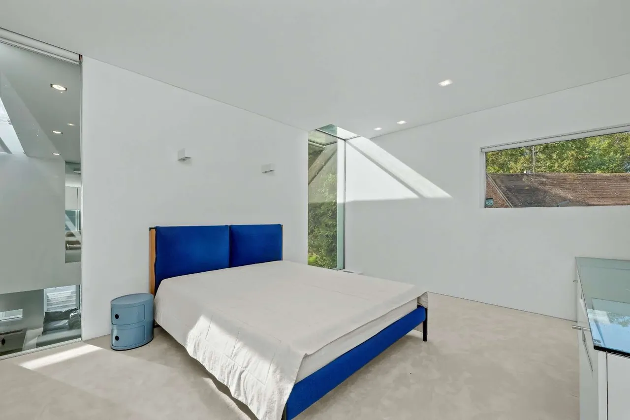 Albany Close, Esher, Surrey, KT10 9JR, photo 11