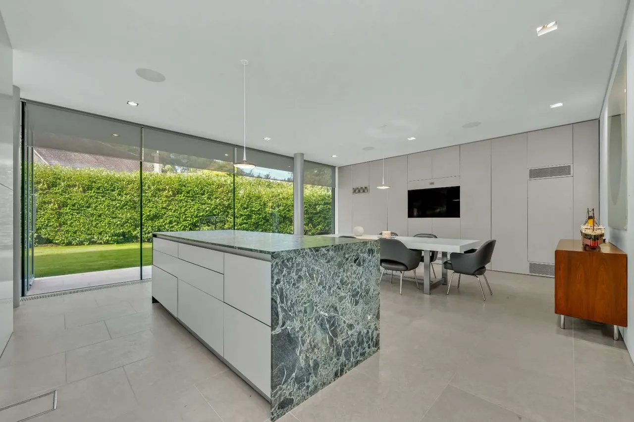 Albany Close, Esher, Surrey, KT10 9JR, photo 6
