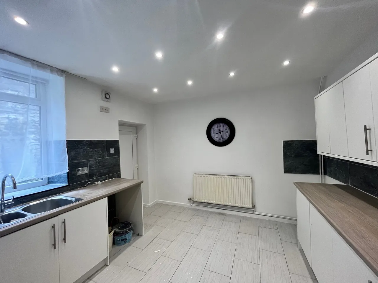 Midland Terrace; Buxton. SK17, photo 3