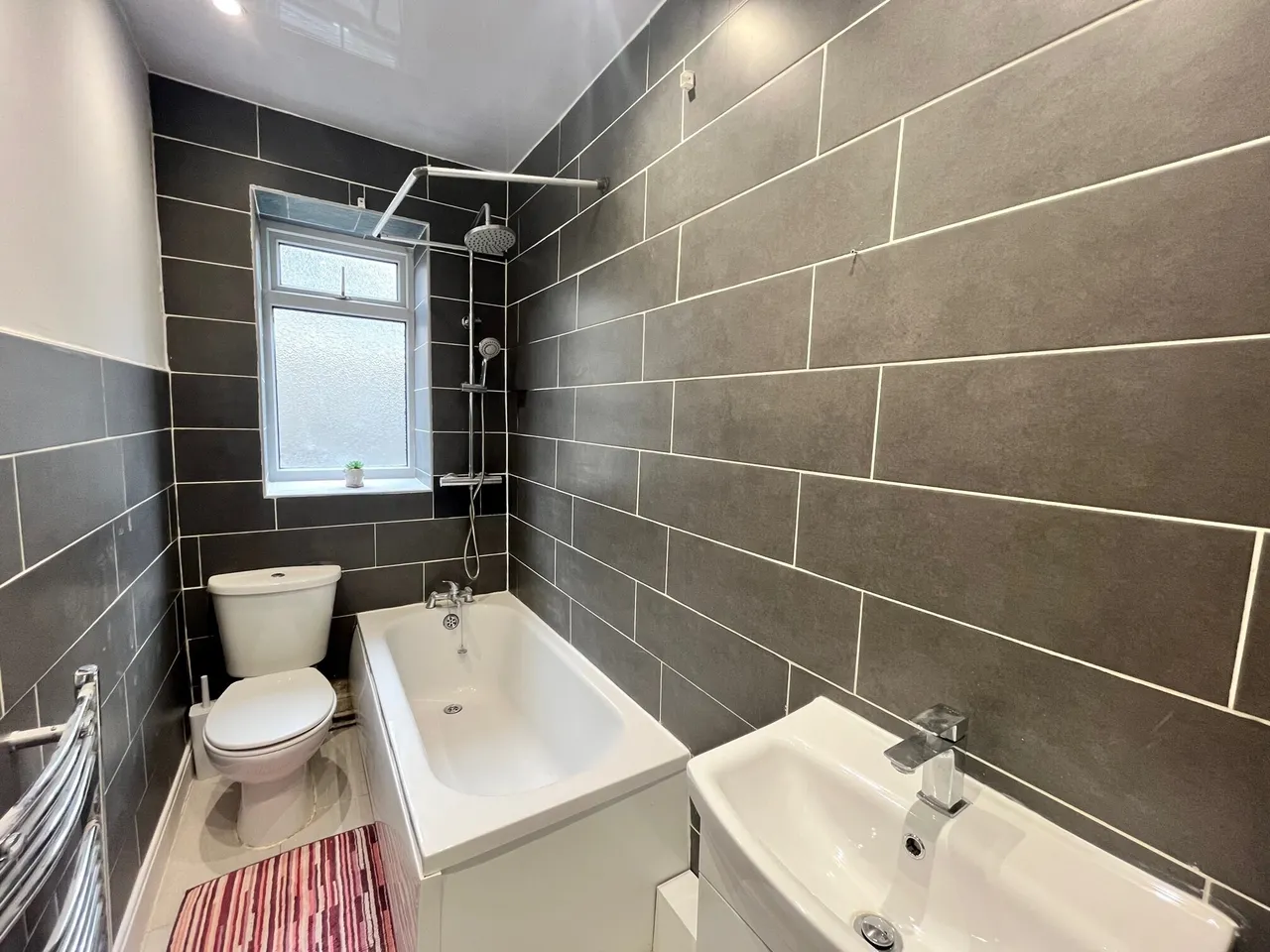 Midland Terrace; Buxton. SK17, photo 8