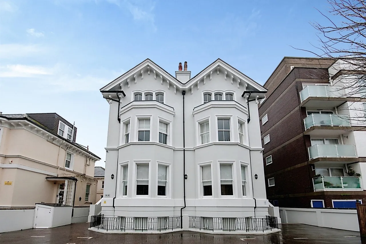 2 bed flat for sale — Trinity Trees, Eastbourne
