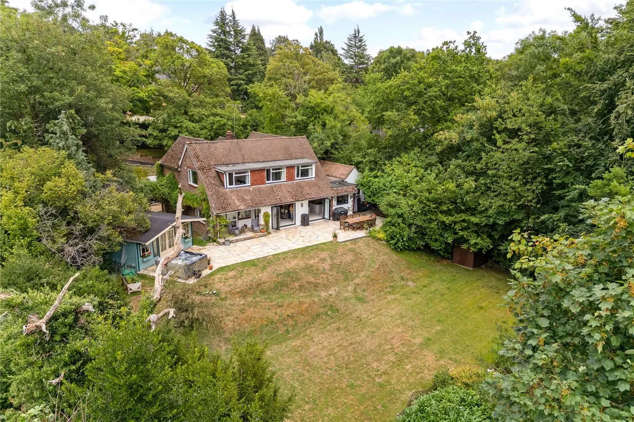 5 bed house for sale — The Drive, Rickmansworth, Hertfordshire, WD3 4EB