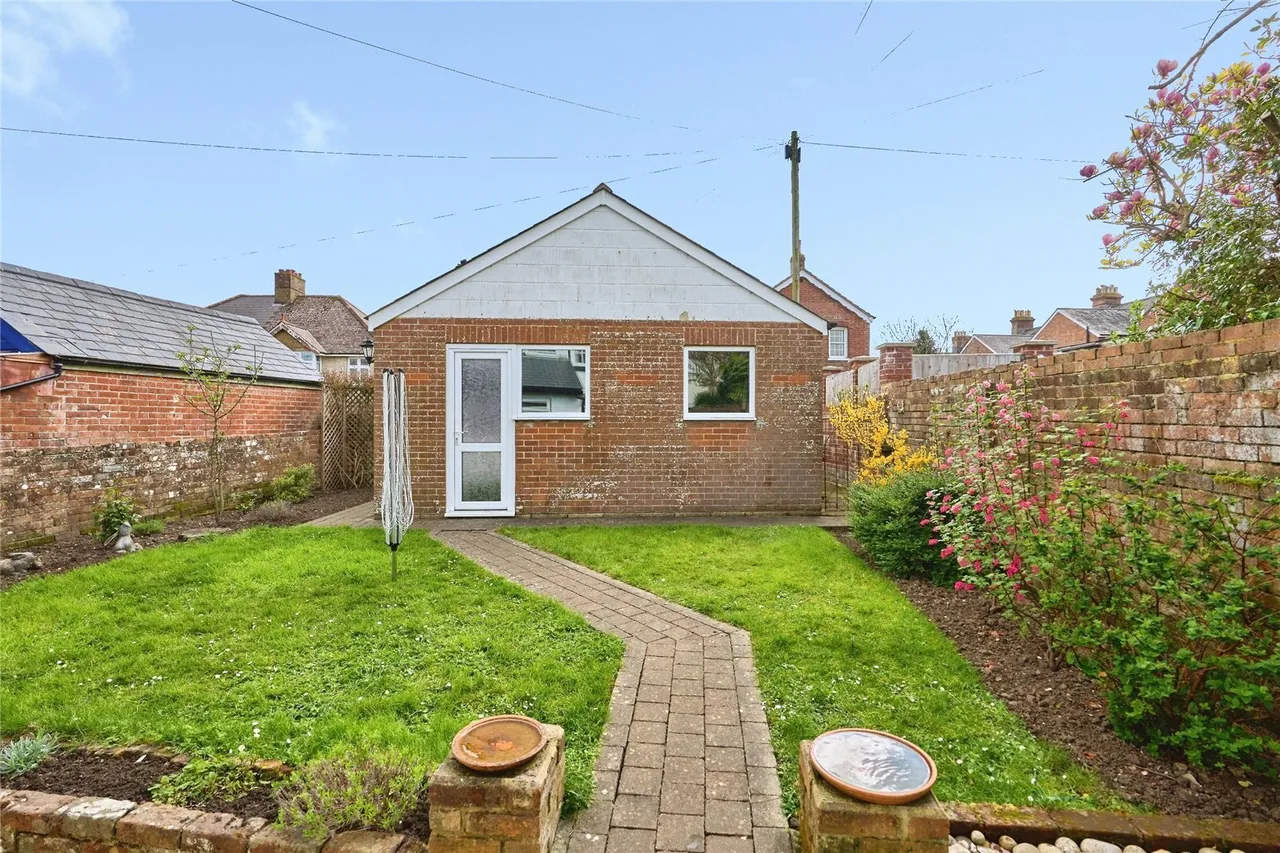 St. Johns Road, Newport, PO30, photo 9