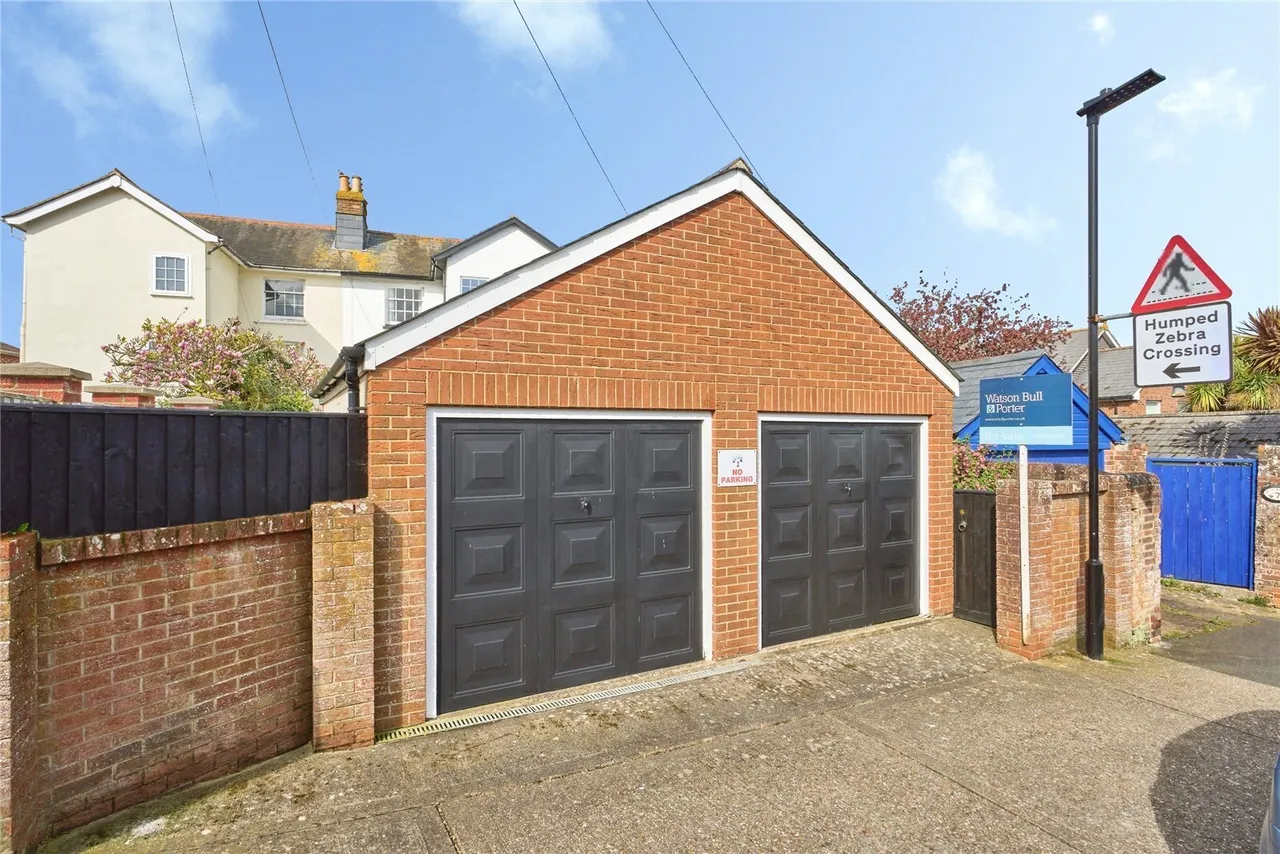 St. Johns Road, Newport, PO30, photo 8