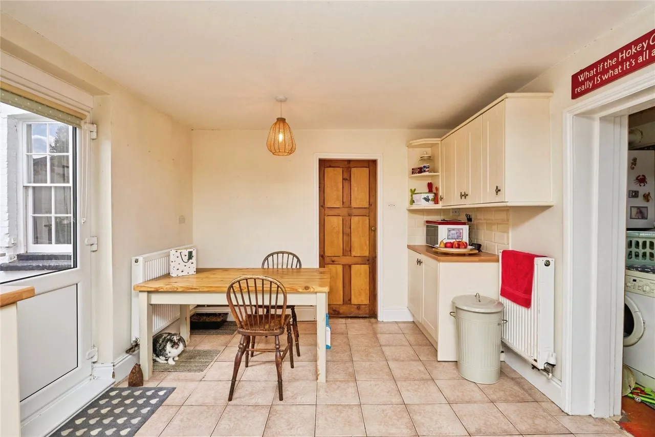 St. Johns Road, Newport, PO30, photo 4