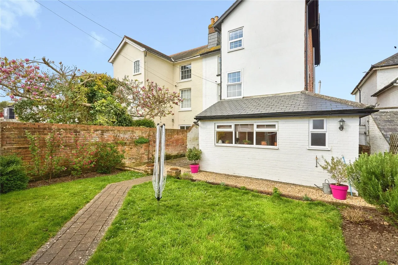 St. Johns Road, Newport, PO30, photo 10