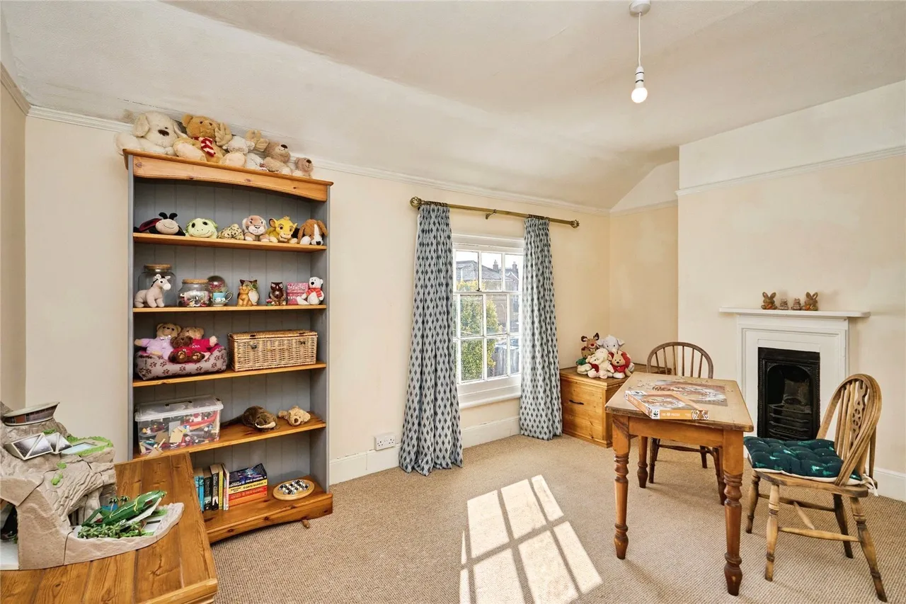 St. Johns Road, Newport, PO30, photo 5